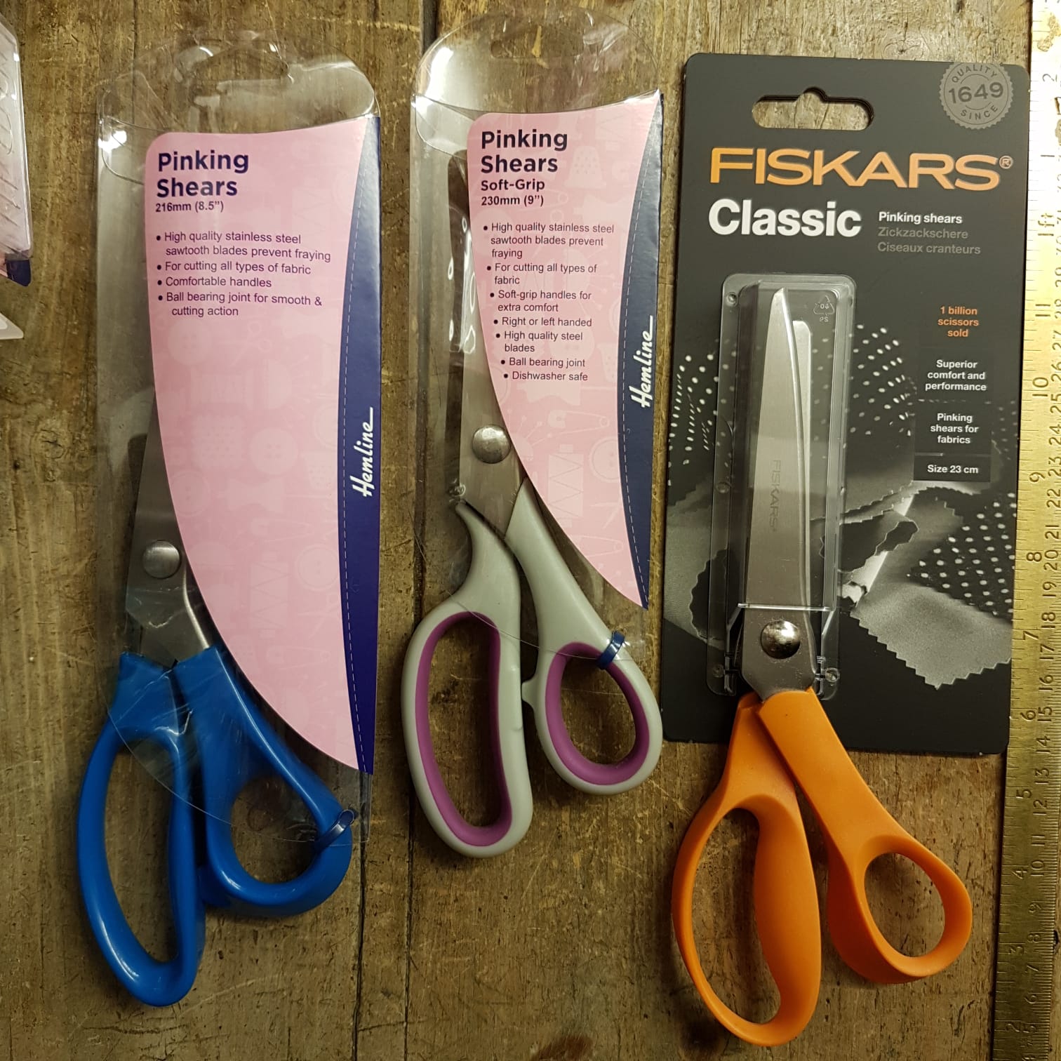Scissors Pinking Shears Duttons for Buttons