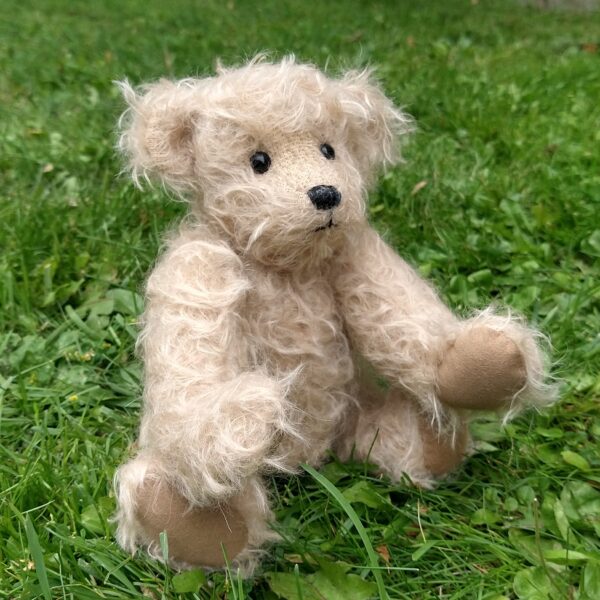 Milo - Heritage Teddy Bear Kit - for Beginners and Collectors - Image 2
