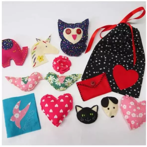 Children's Sewing Kit (Age 8+)- Buttonbag Suitcase - Image 3