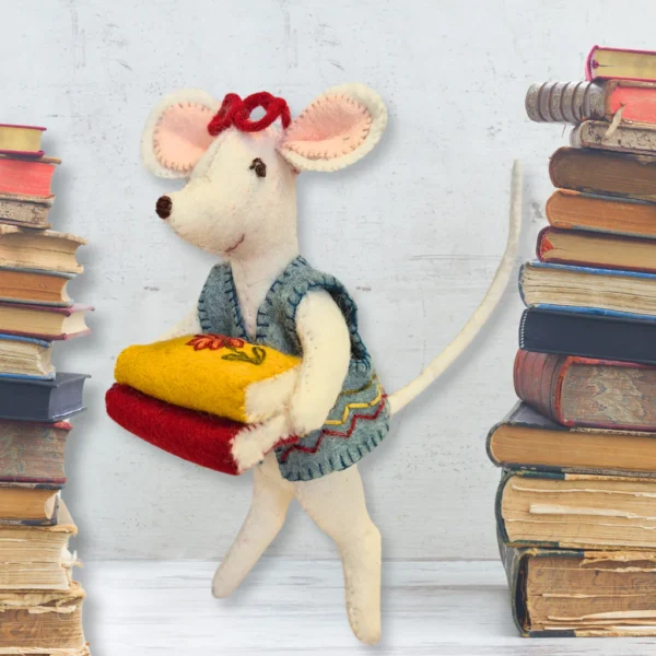 Mini Kit - Little Mouse Librarian - Corinne Lapierre