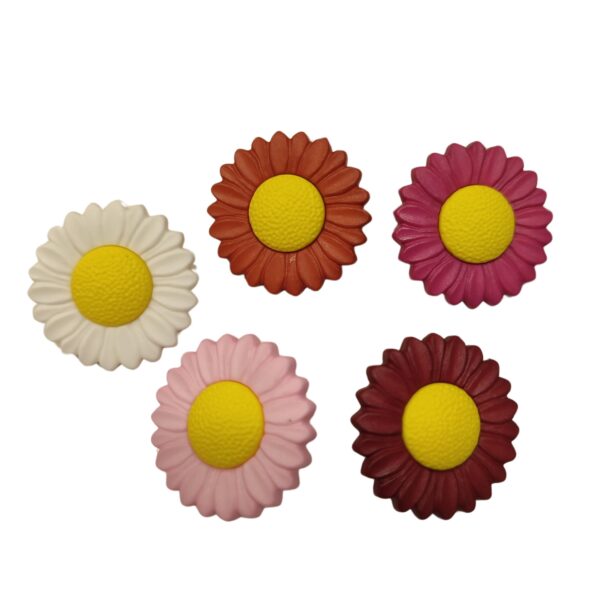 Coloured Centre Daisy Buttons – 28mm x 28mm
