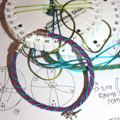 kumihimo braiding_©Kim Searle kumihimo braiding_©Kim Searle